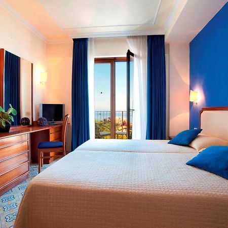 Hotel Tirrenia Sorrento Exteriör bild