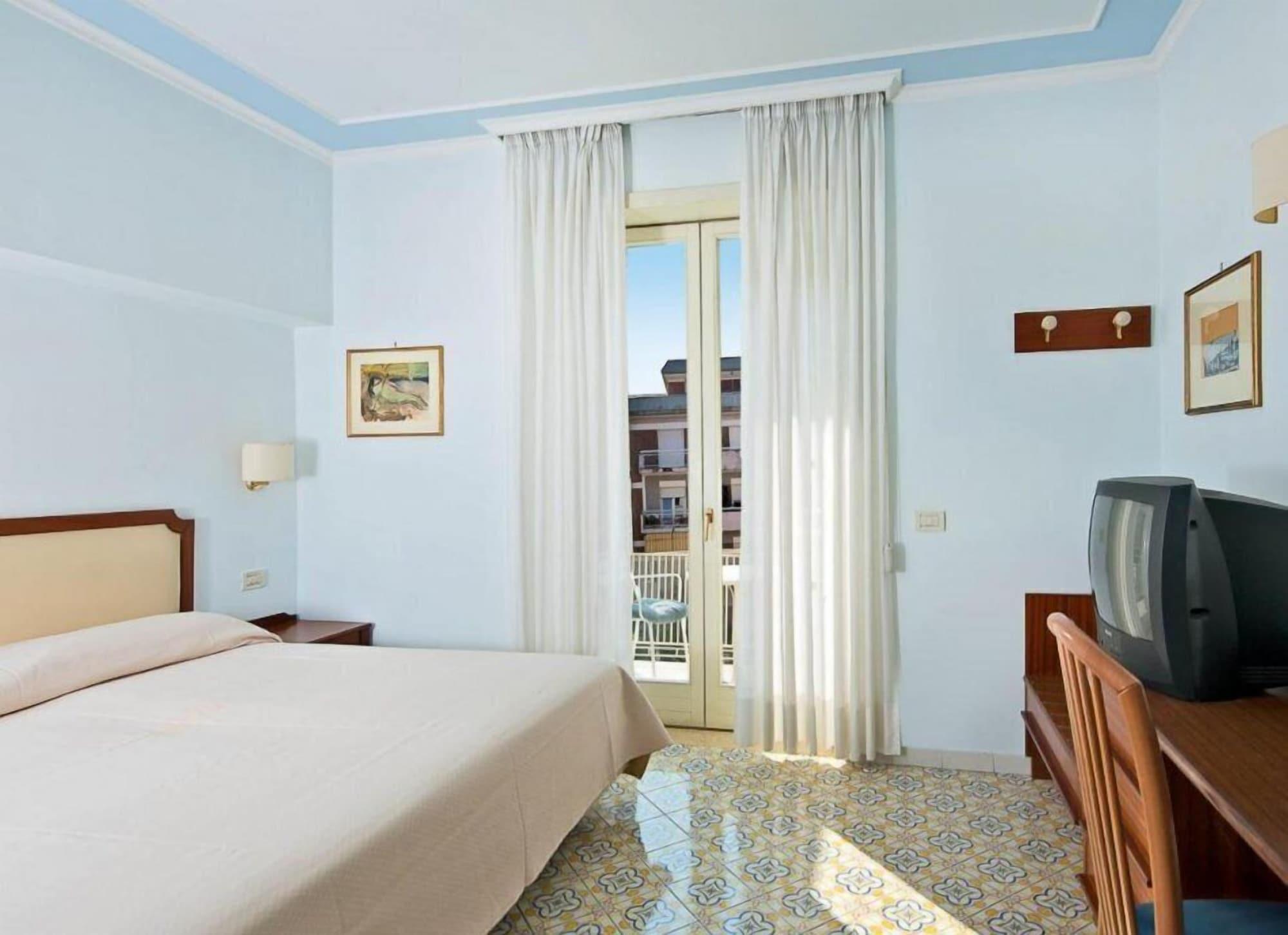 Hotel Tirrenia Sorrento Exteriör bild