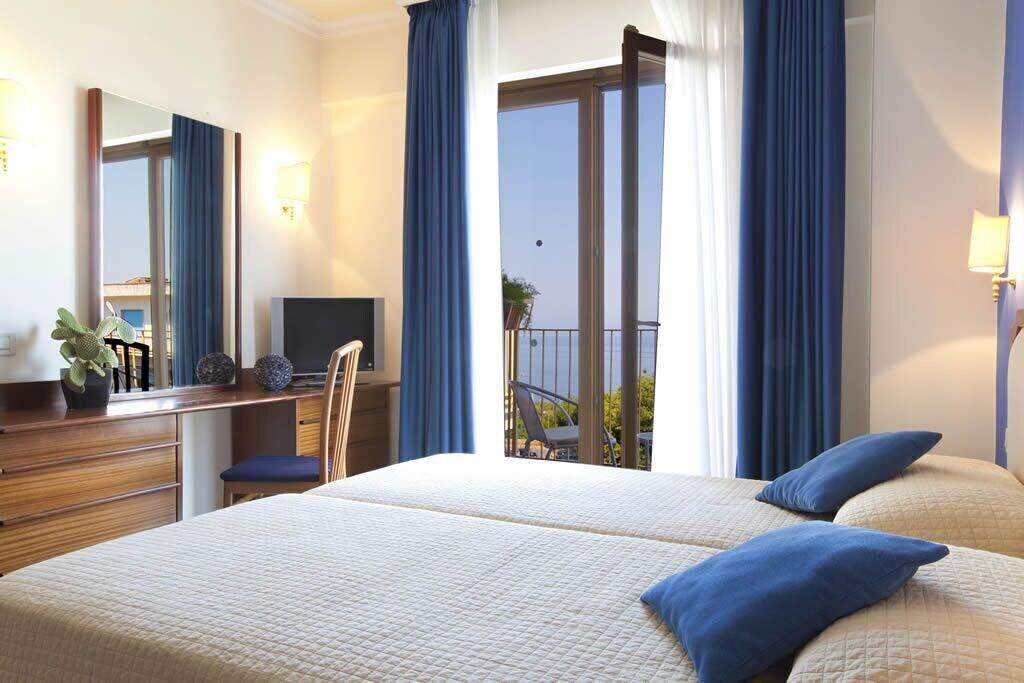 Hotel Tirrenia Sorrento Exteriör bild
