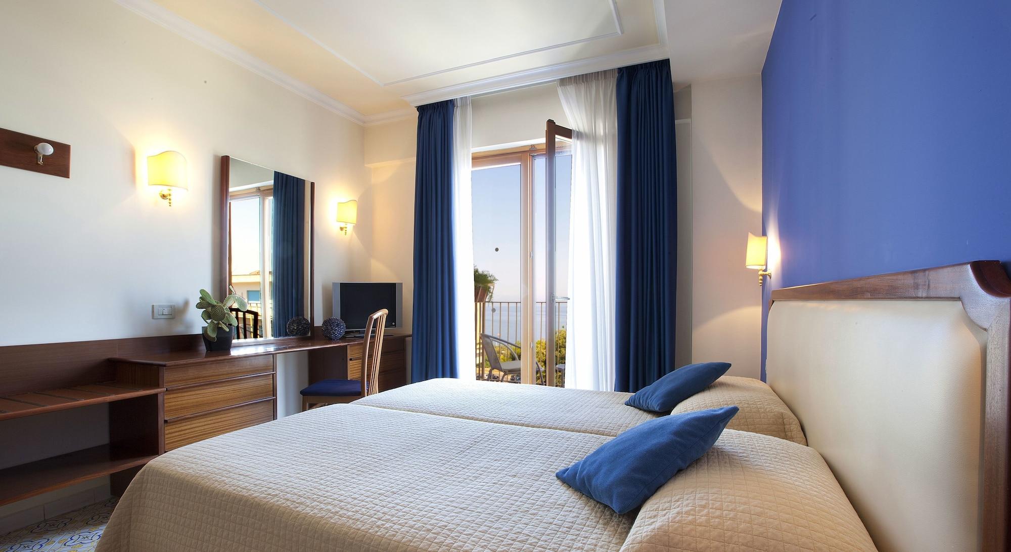 Hotel Tirrenia Sorrento Exteriör bild