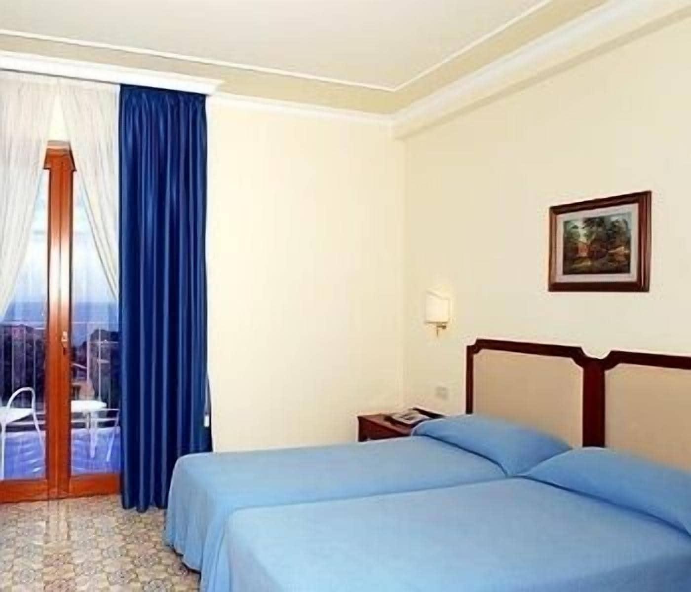 Hotel Tirrenia Sorrento Exteriör bild