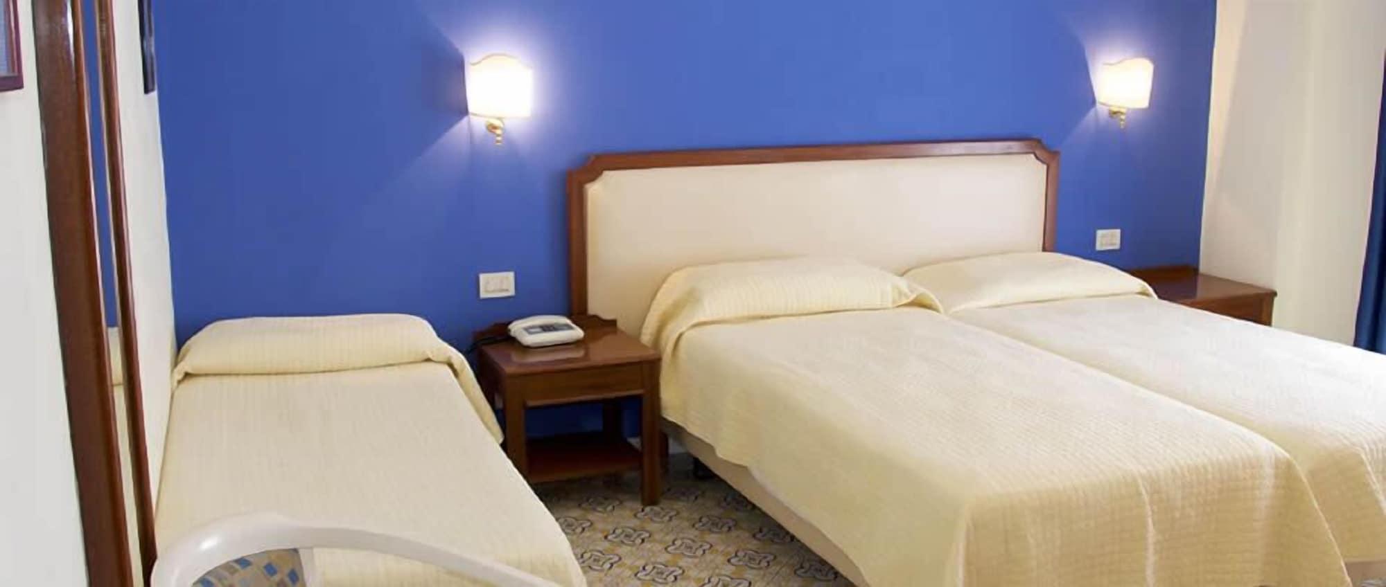 Hotel Tirrenia Sorrento Exteriör bild