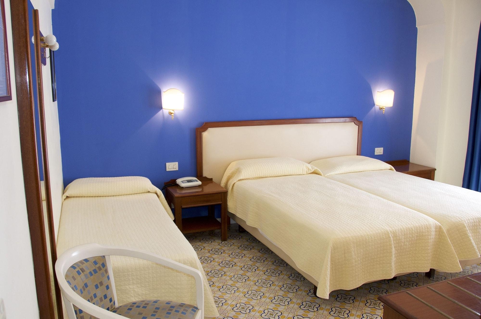Hotel Tirrenia Sorrento Exteriör bild