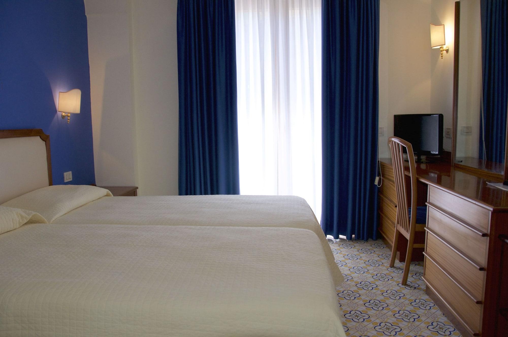 Hotel Tirrenia Sorrento Exteriör bild