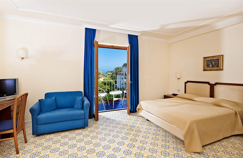 Hotel Tirrenia Sorrento Exteriör bild