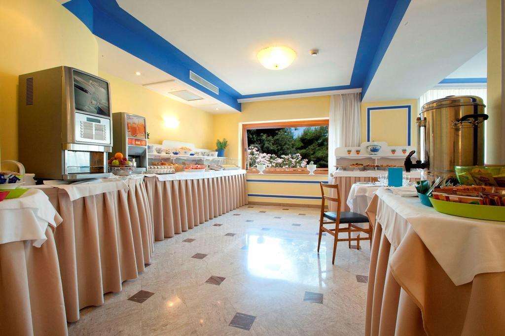 Hotel Tirrenia Sorrento Exteriör bild
