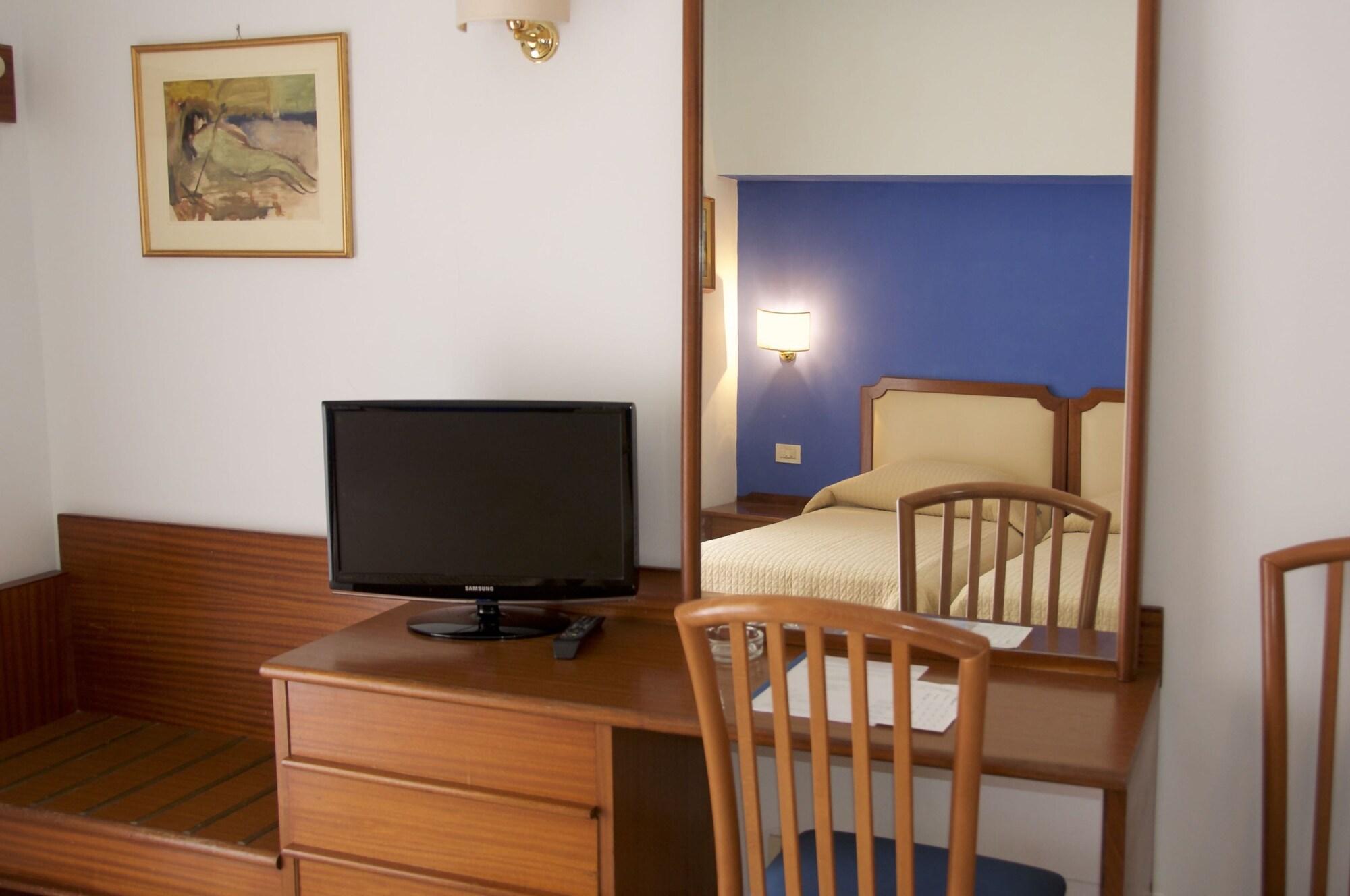 Hotel Tirrenia Sorrento Exteriör bild
