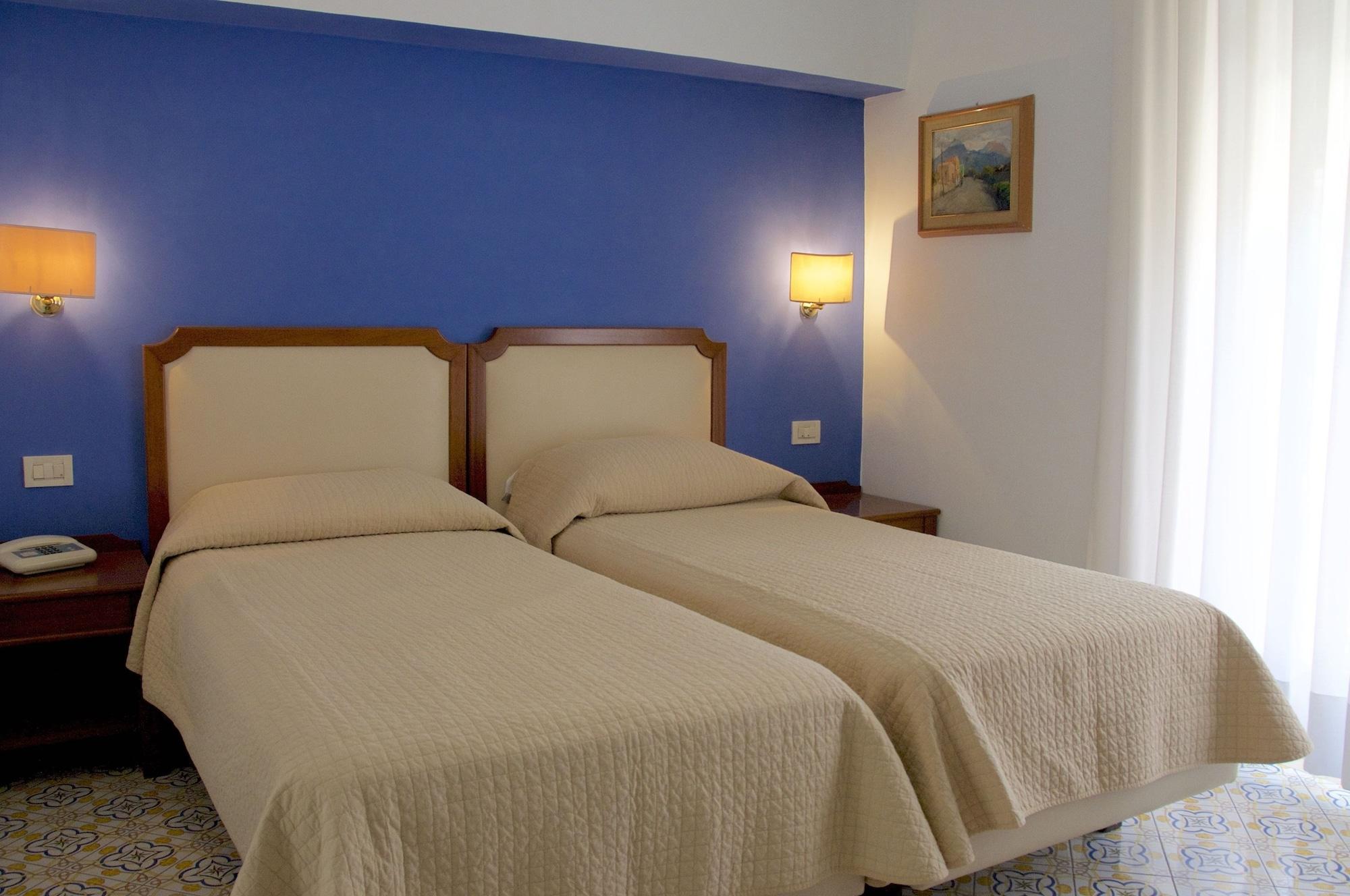 Hotel Tirrenia Sorrento Exteriör bild