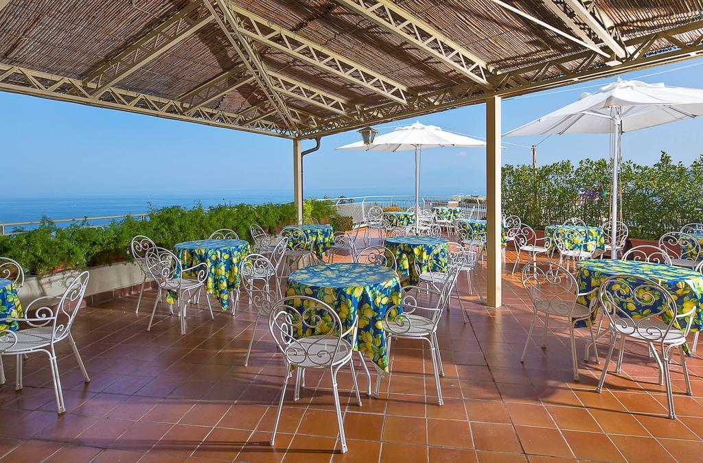 Hotel Tirrenia Sorrento Exteriör bild