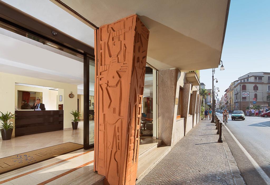 Hotel Tirrenia Sorrento Exteriör bild