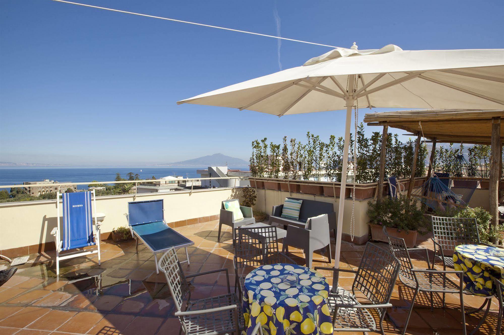 Hotel Tirrenia Sorrento Exteriör bild