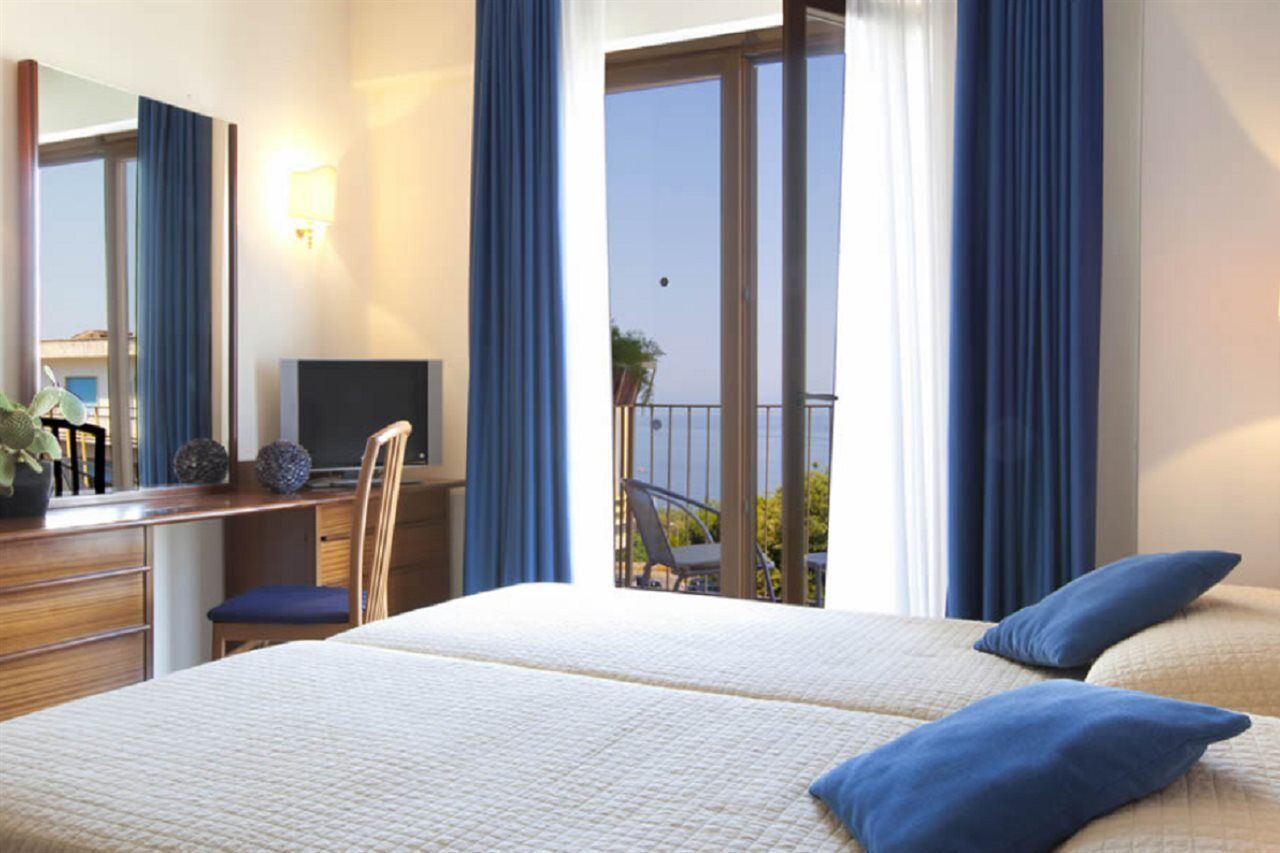 Hotel Tirrenia Sorrento Exteriör bild